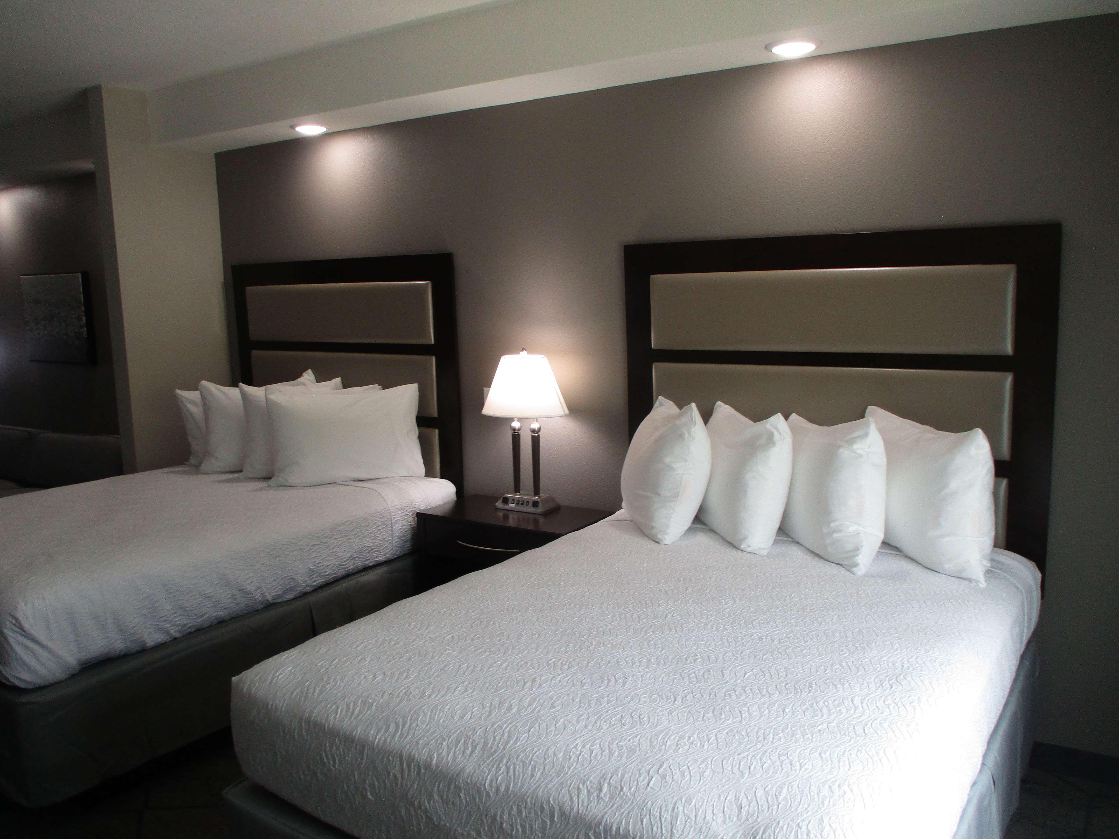 Best Western Plus Mcpherson Εξωτερικό φωτογραφία