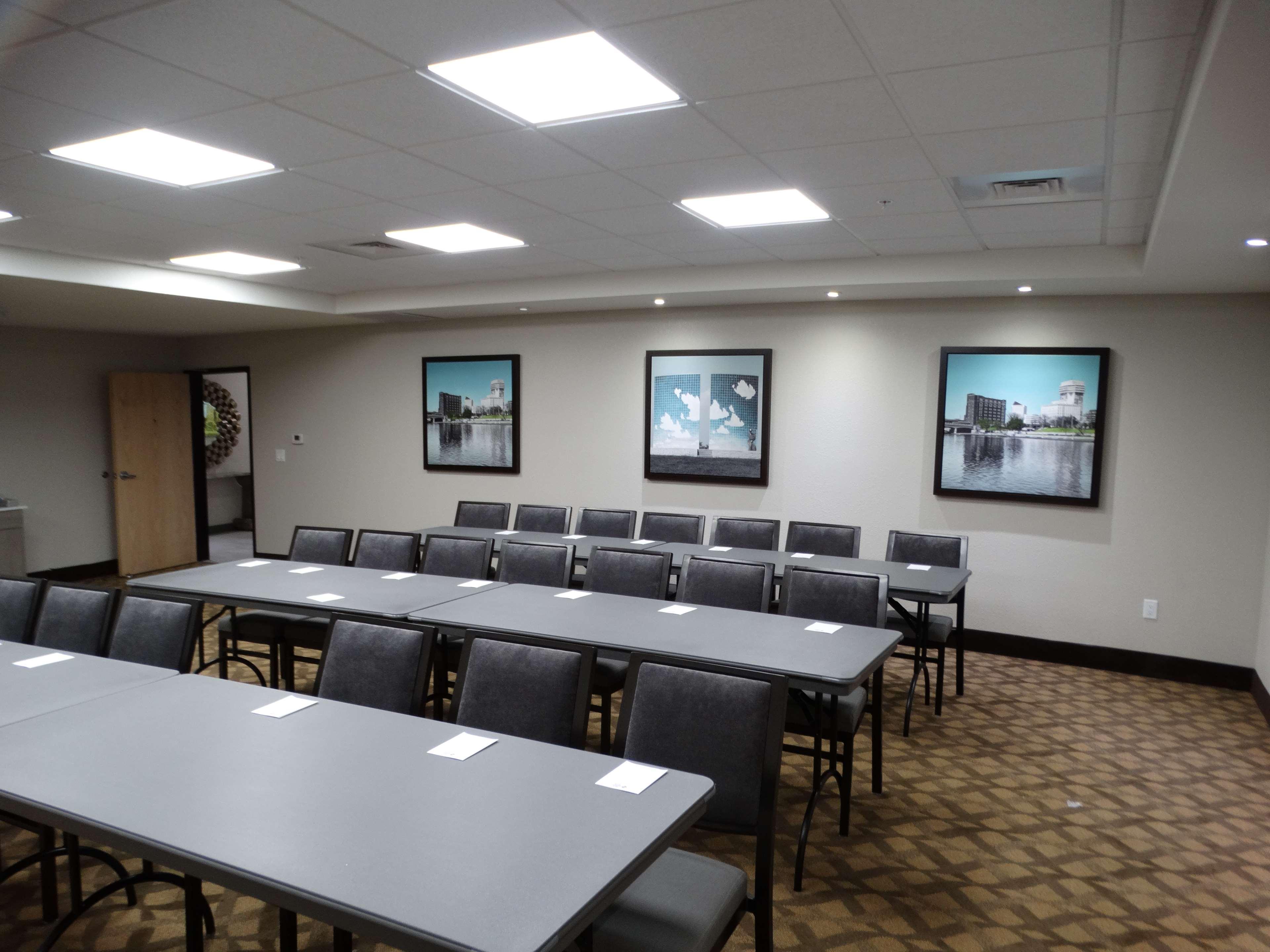 Best Western Plus Mcpherson Εξωτερικό φωτογραφία