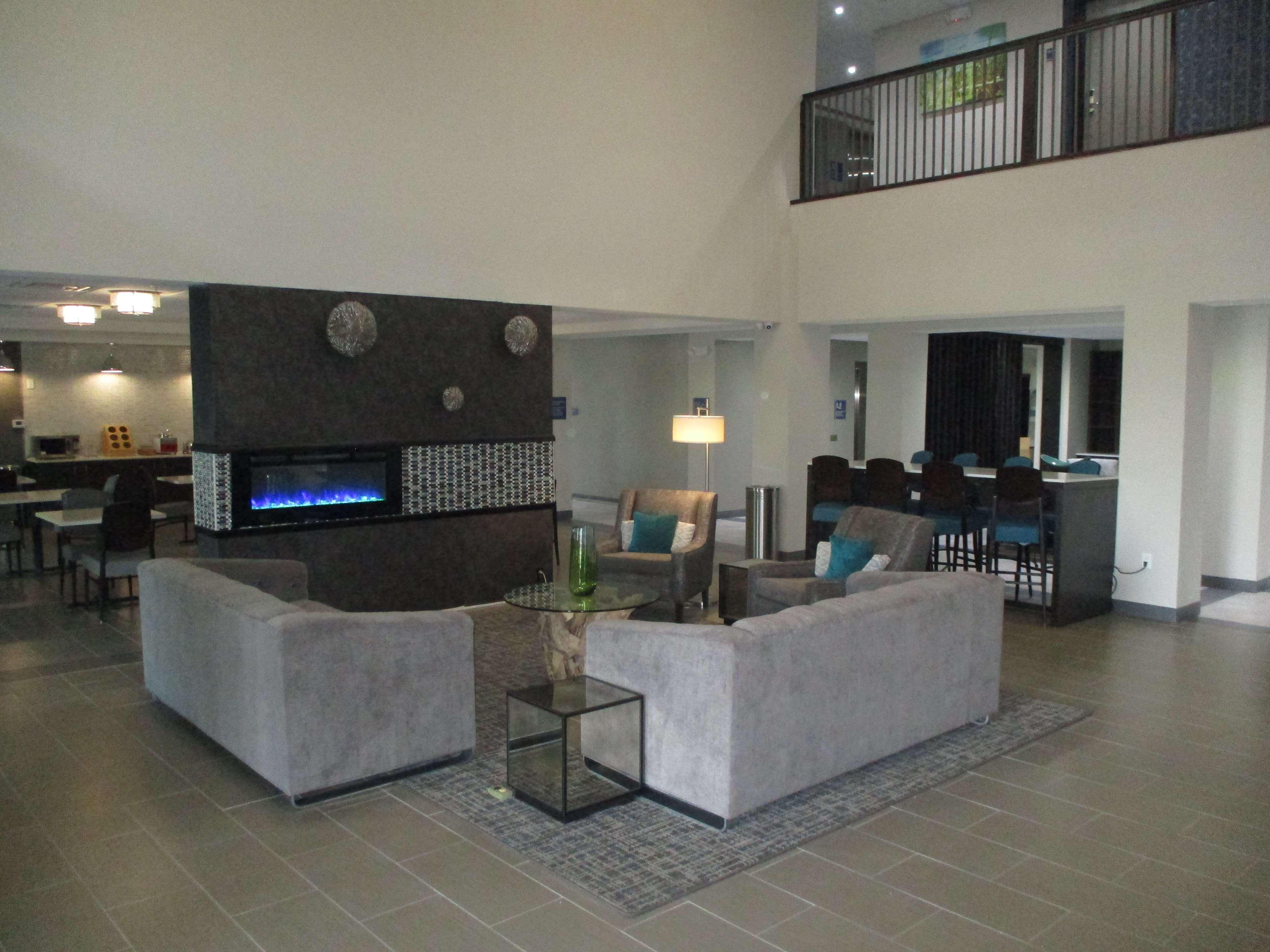 Best Western Plus Mcpherson Εξωτερικό φωτογραφία